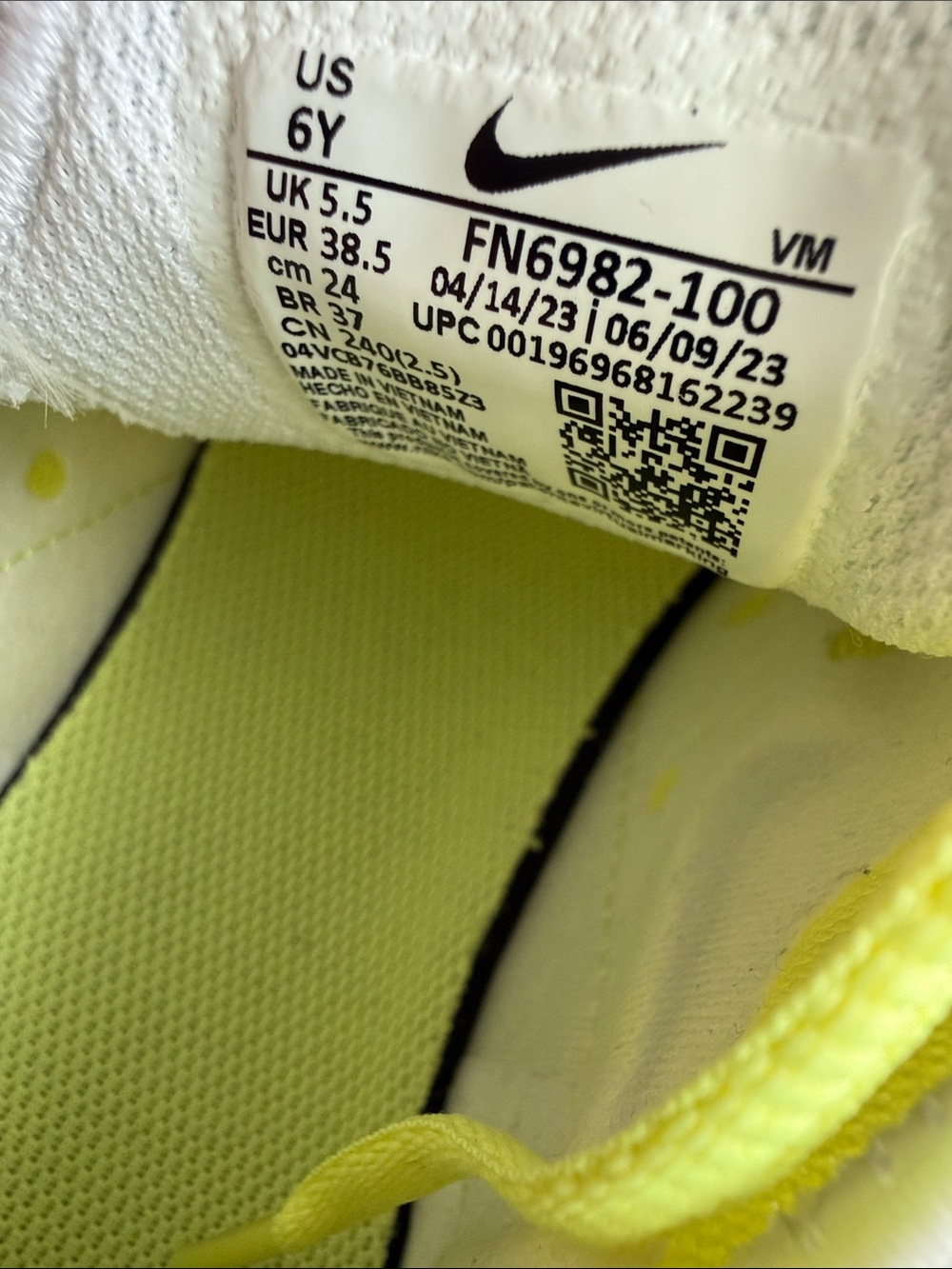 Nike Air Max 270 White, Neon Yellow & Blue 6Y - Picture 4 of 9